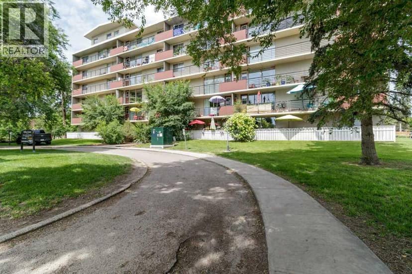 104, 4700 55 Street, Red Deer