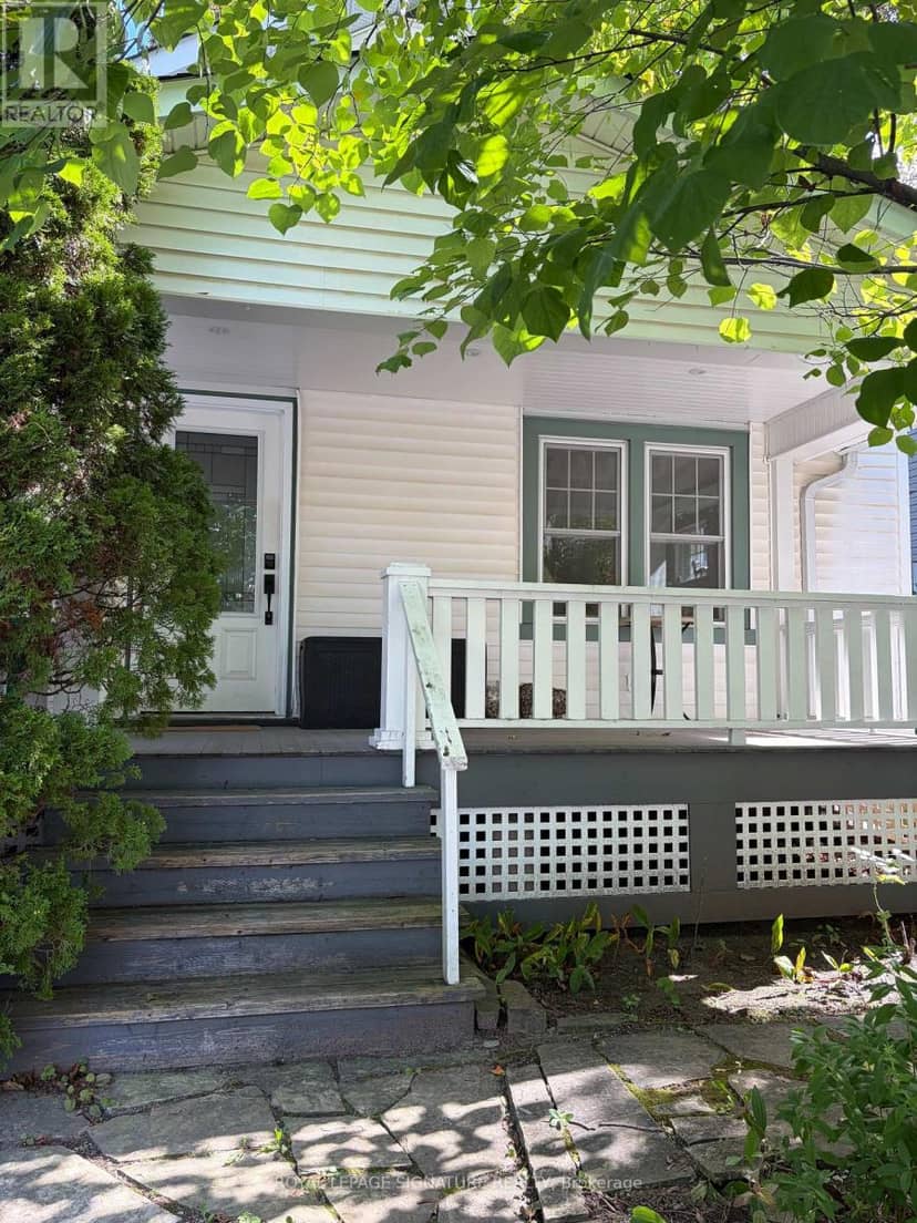 121 Wells Street — photo 2 of 4