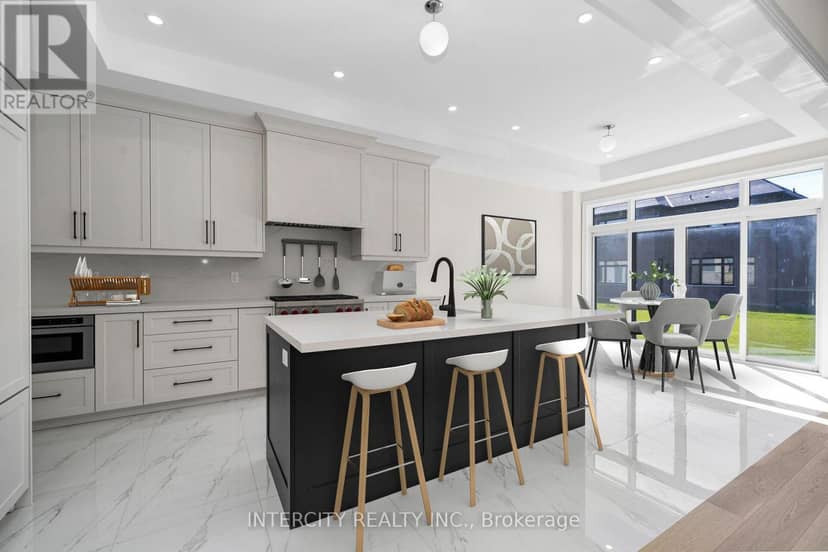 33 Gianvito Crescent — photo 17 of 40