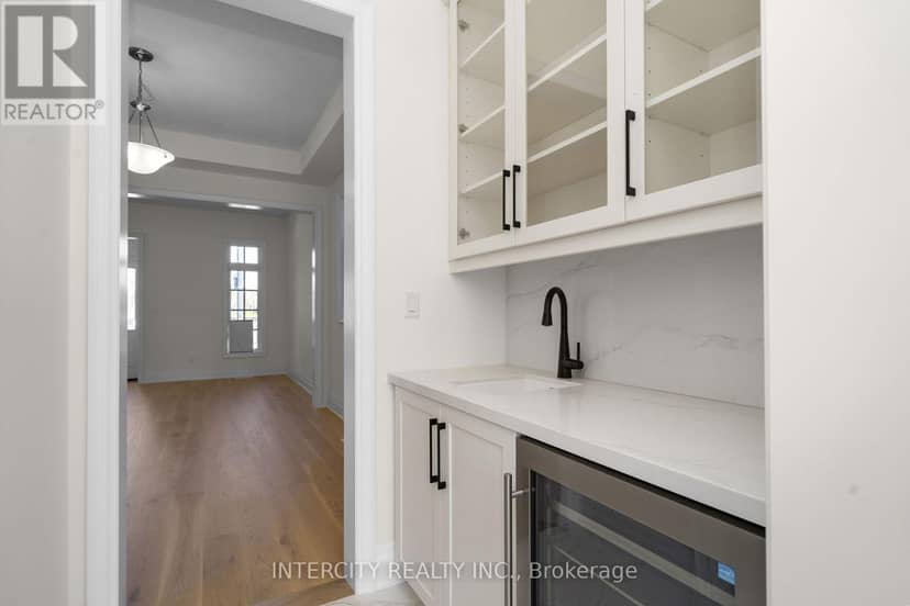 33 Gianvito Crescent — photo 21 of 40