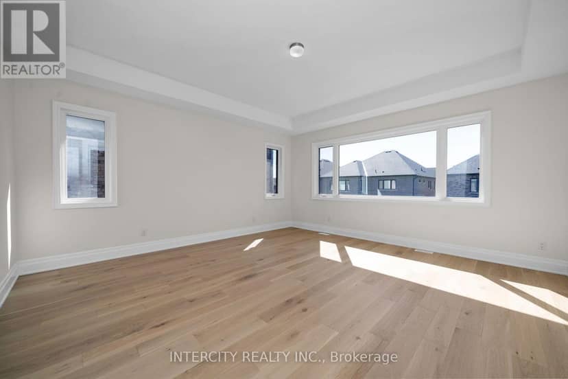 33 Gianvito Crescent — photo 31 of 40