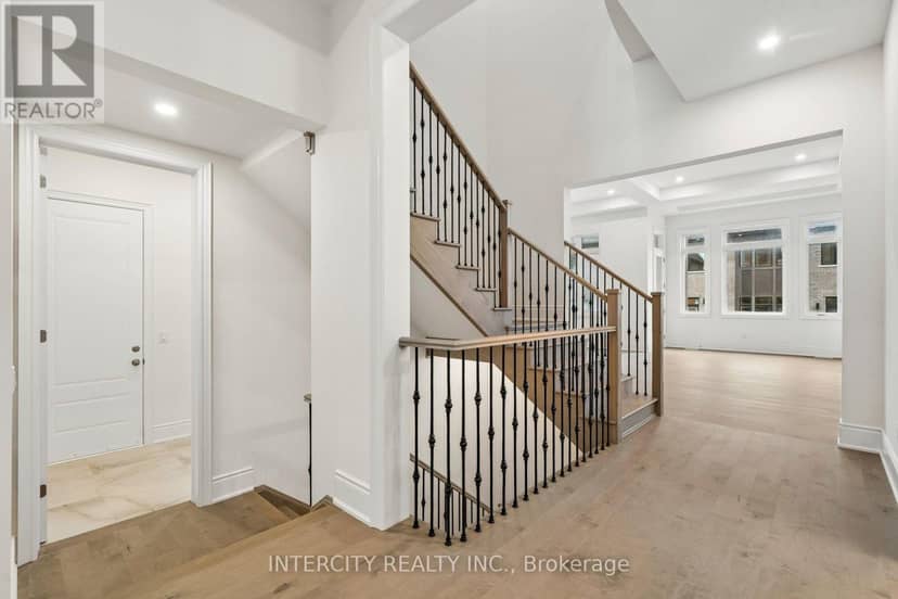 17 Garriock Hall Avenue — photo 8 of 40