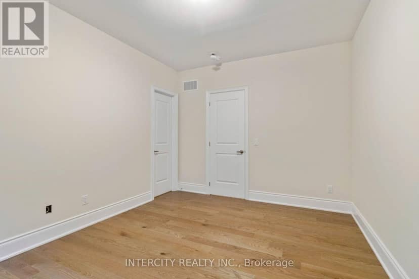 15 Garriock Hall Avenue — photo 36 of 40