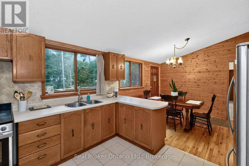 24 Fernanne Drive — photo 15 of 40