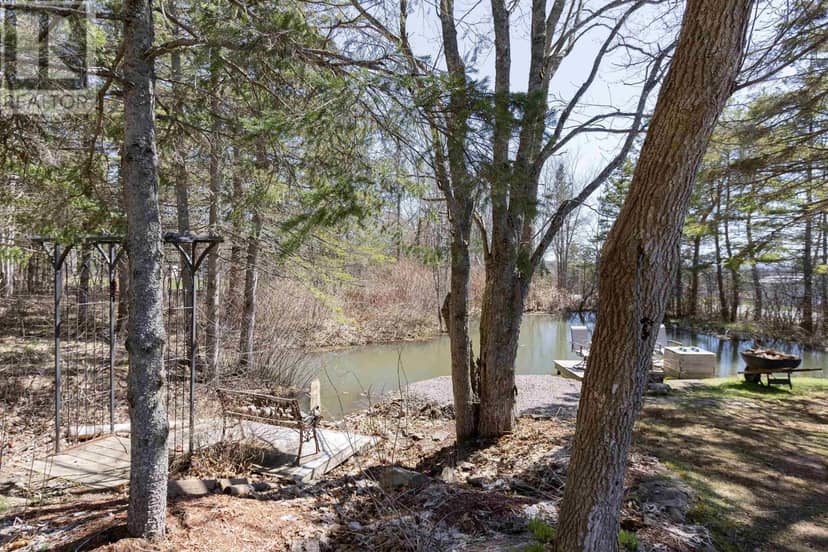 18372 Highway 2, Fenwick, photo 3