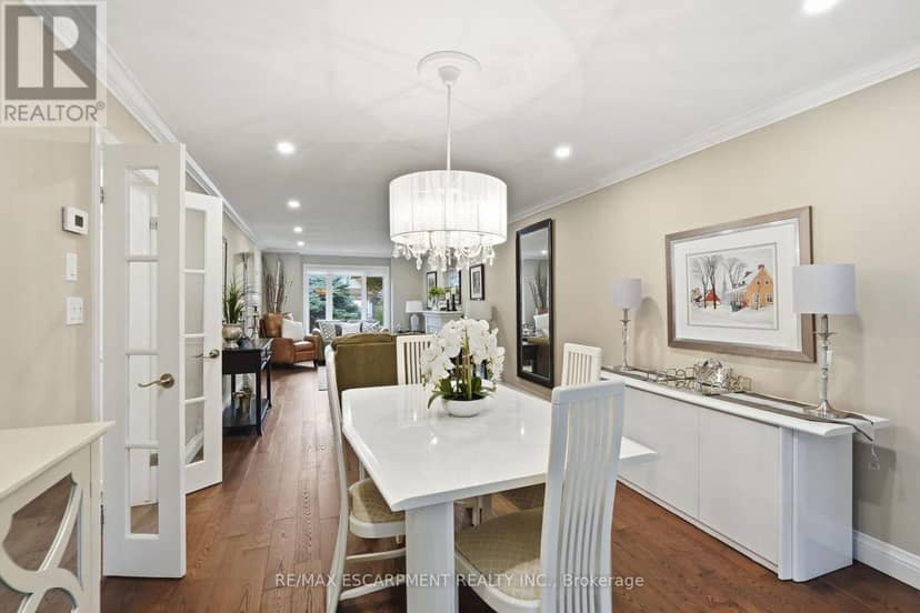 73 Richmond Crescent — photo 9 of 40