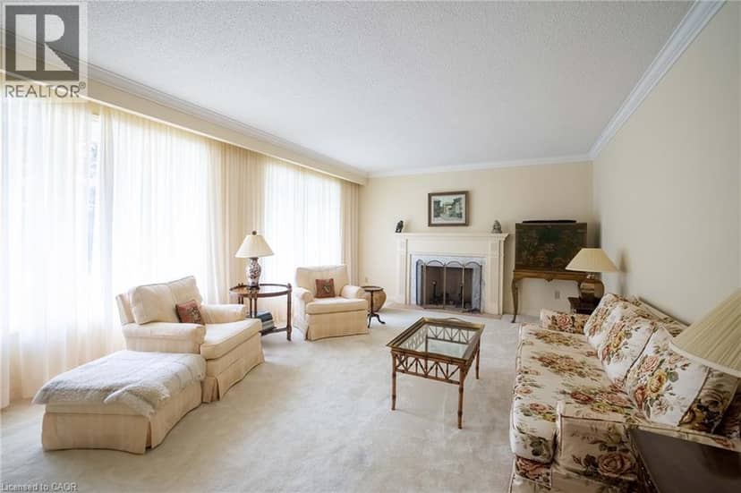 16 COLONIAL Crescent — photo 14 of 27