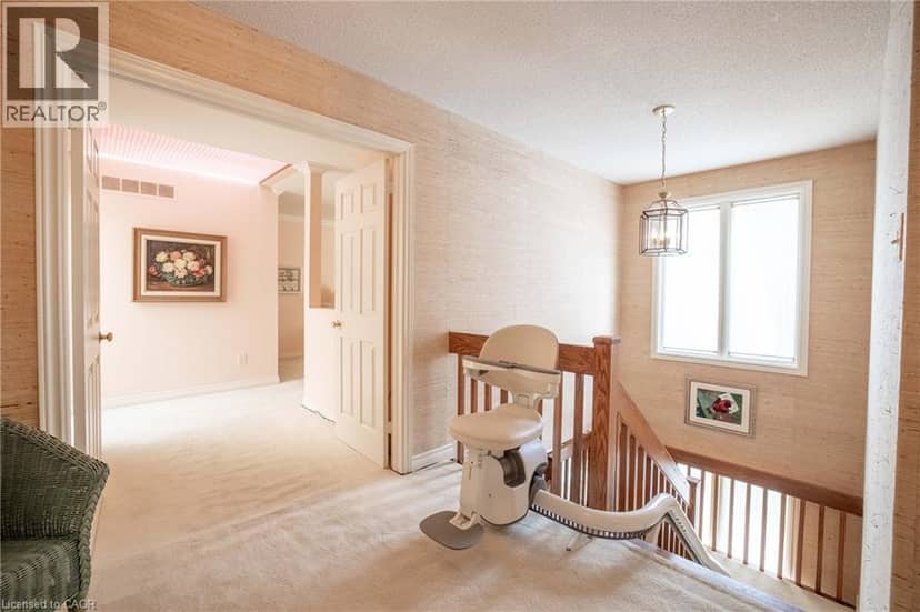 16 COLONIAL Crescent — photo 21 of 27
