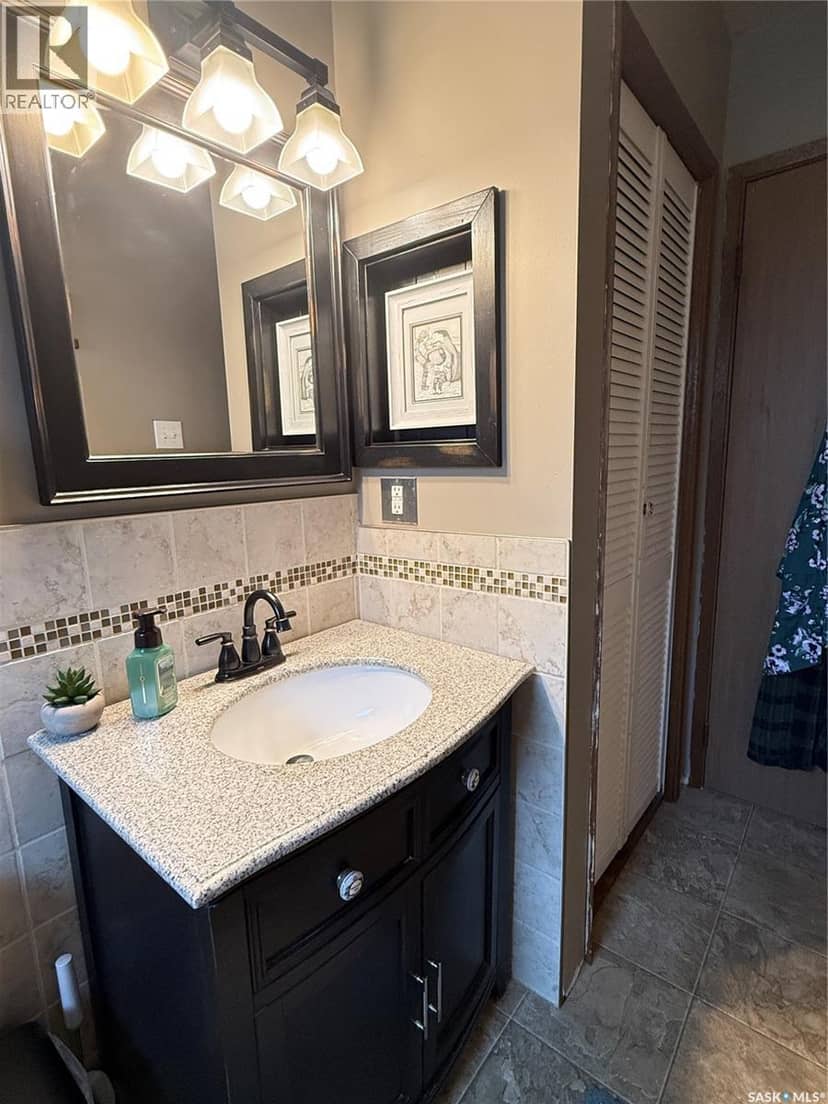 1709 Eaglesham AVENUE — photo 12 of 33