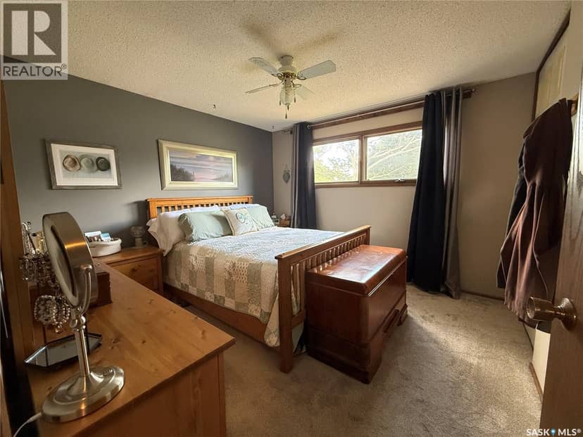 1709 Eaglesham AVENUE — photo 9 of 33