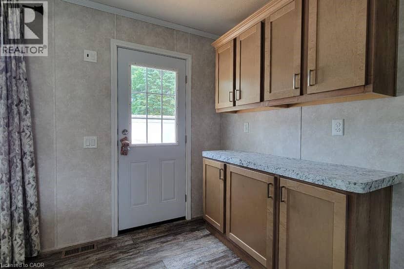 77 PARK Lane — photo 7 of 24