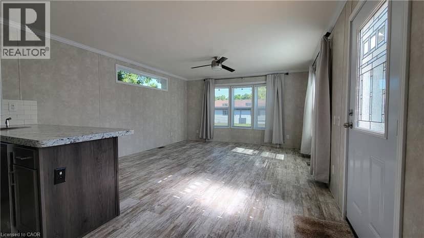 24 MACPHERSON Crescent — photo 10 of 18