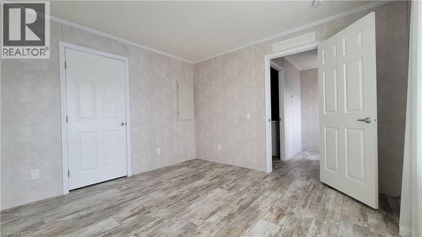 24 MACPHERSON Crescent — photo 13 of 18