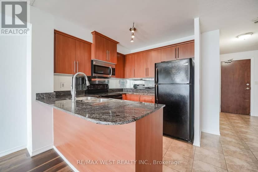 15G - 8 Rosebank Drive — photo 3 of 9