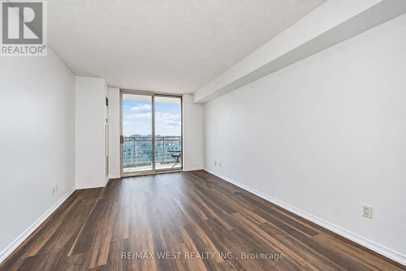 15G - 8 Rosebank Drive — photo 4 of 9