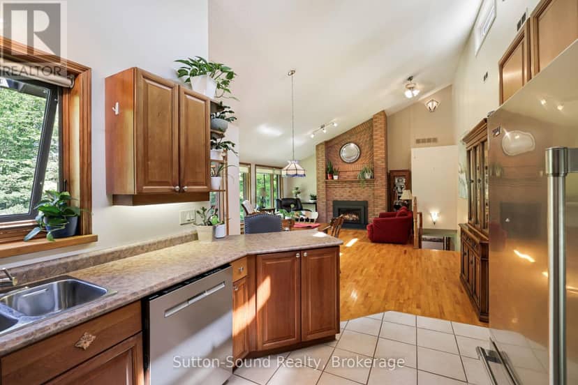 42 Carson Lake Crescent — photo 11 of 40