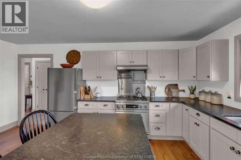 3894 St Clair Parkway — photo 29 of 40