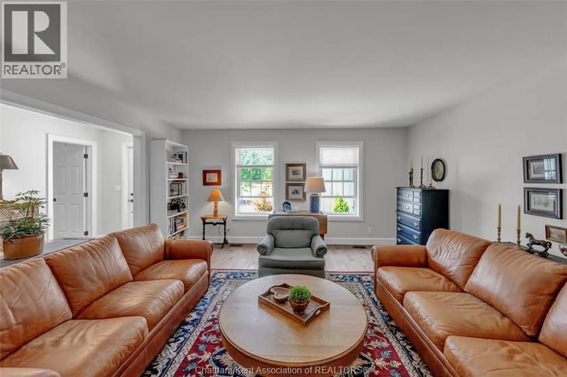 3894 St Clair Parkway — photo 11 of 40