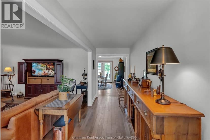 3894 St Clair Parkway — photo 9 of 40