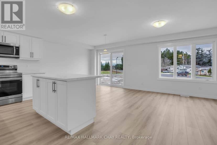 22 Strath Crescent — photo 9 of 25
