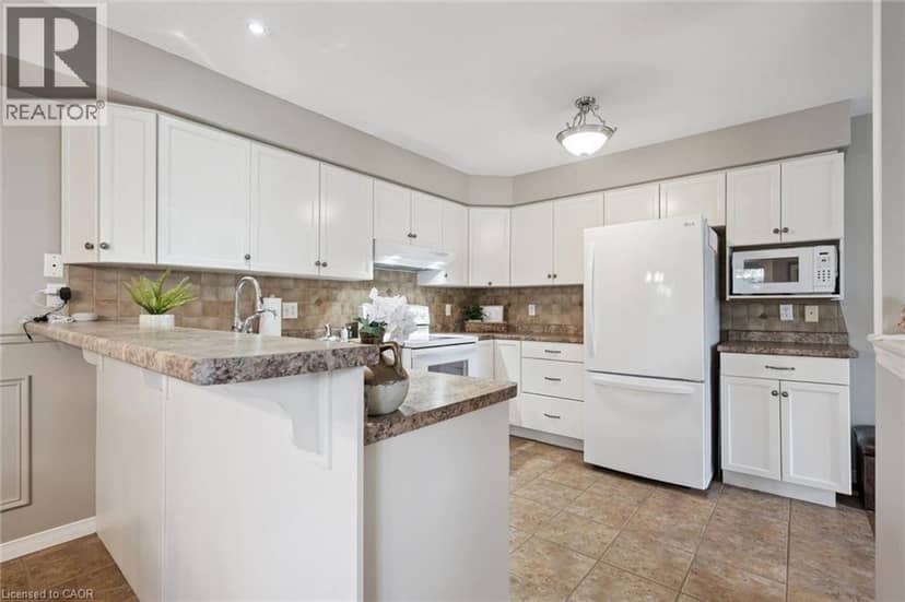 4 HUNT Street — photo 1 of 22