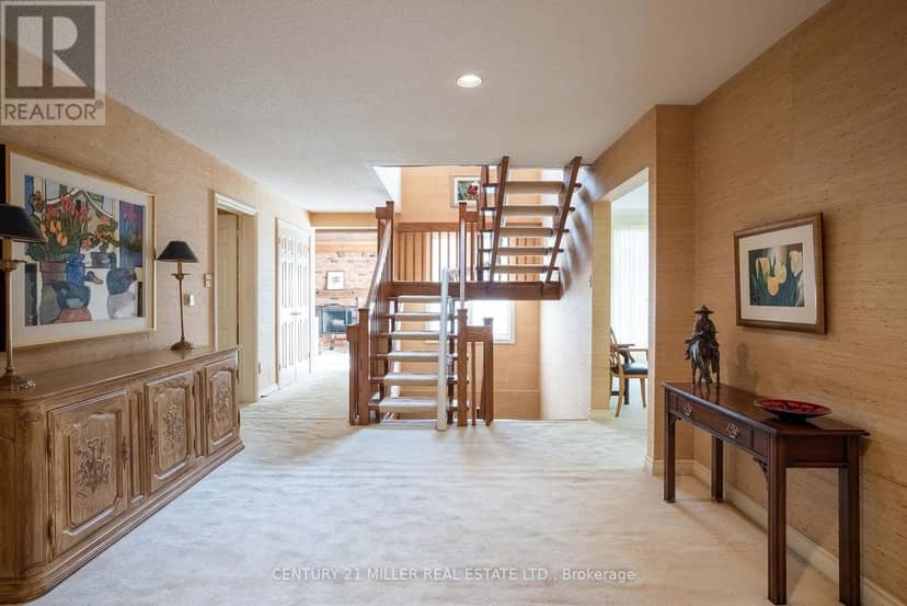 16 Colonial Crescent — photo 13 of 27