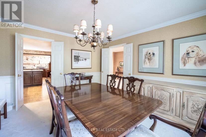 16 Colonial Crescent — photo 15 of 27