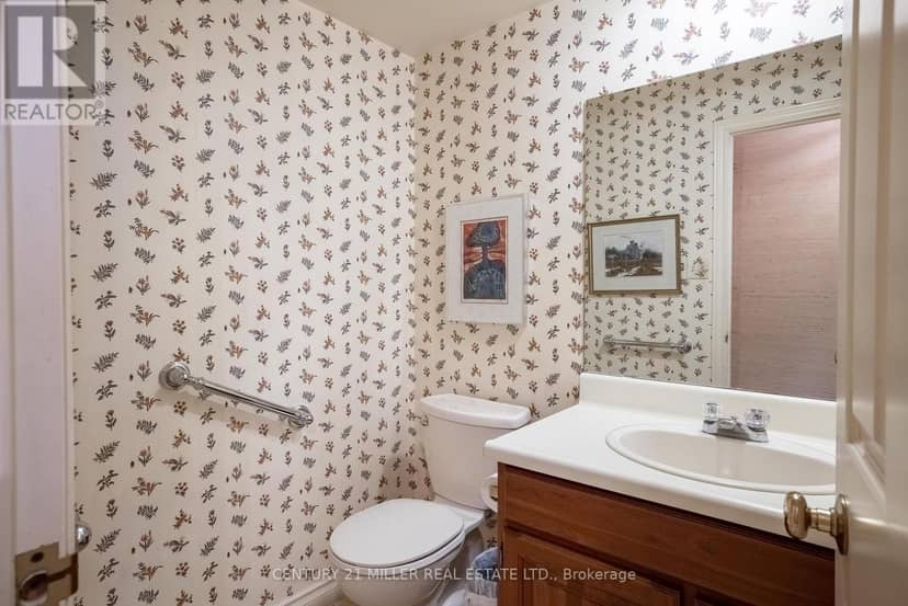 16 Colonial Crescent — photo 20 of 27