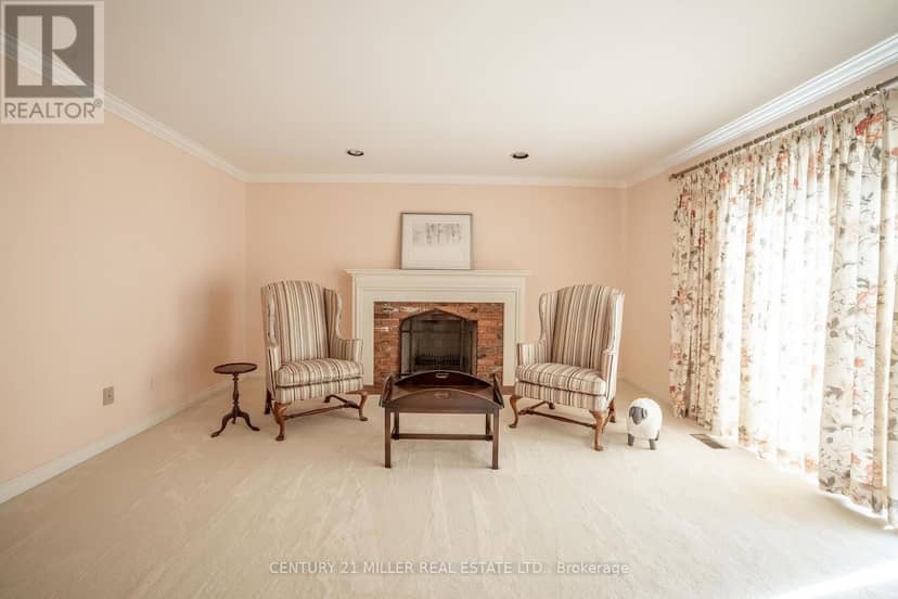 16 Colonial Crescent — photo 23 of 27