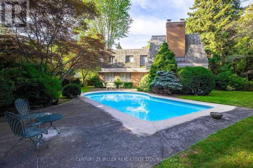 16 Colonial Crescent — photo 8 of 27