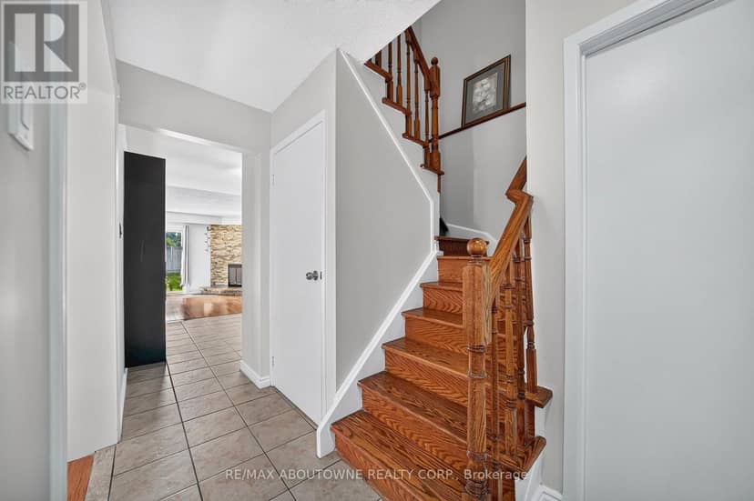 668 Greycedar Crescent — photo 6 of 32