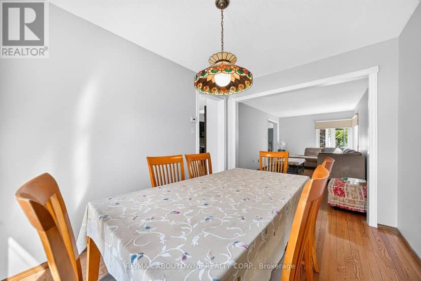 668 Greycedar Crescent — photo 7 of 32