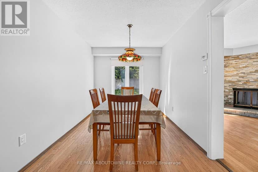 668 Greycedar Crescent — photo 8 of 32