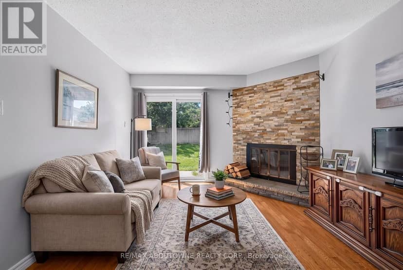 668 Greycedar Crescent — photo 9 of 32
