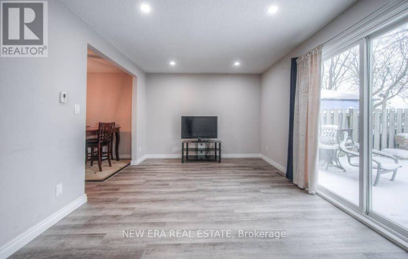 15 - 149 St Catharine Street — photo 12 of 40