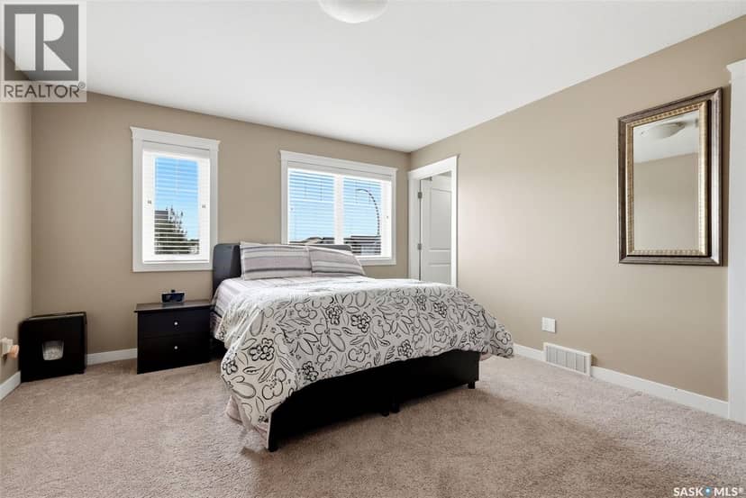 8902 Herman CRESCENT — photo 15 of 37
