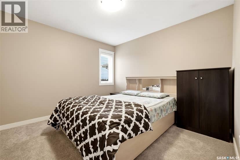 8902 Herman CRESCENT — photo 18 of 37