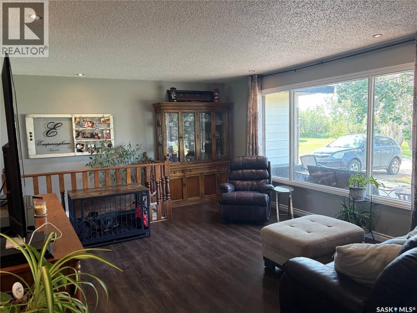 Emperingham Acreage — photo 4 of 40