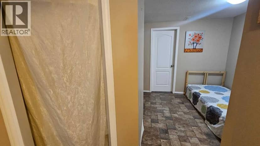 5006 45 Street — photo 35 of 40