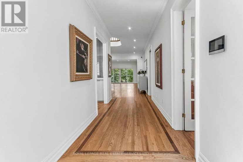 42 Rykert Crescent — photo 2 of 40