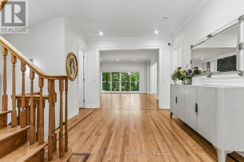 42 Rykert Crescent — photo 3 of 40