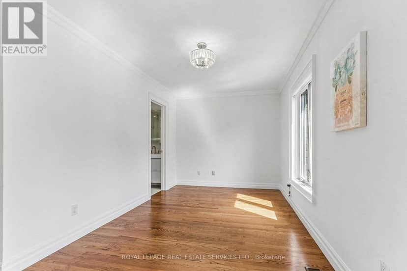 42 Rykert Crescent — photo 32 of 40