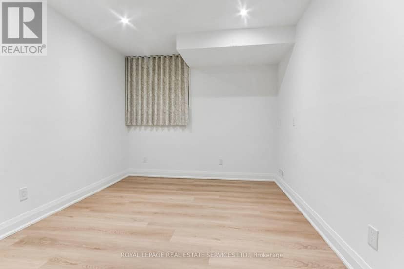 42 Rykert Crescent — photo 40 of 40