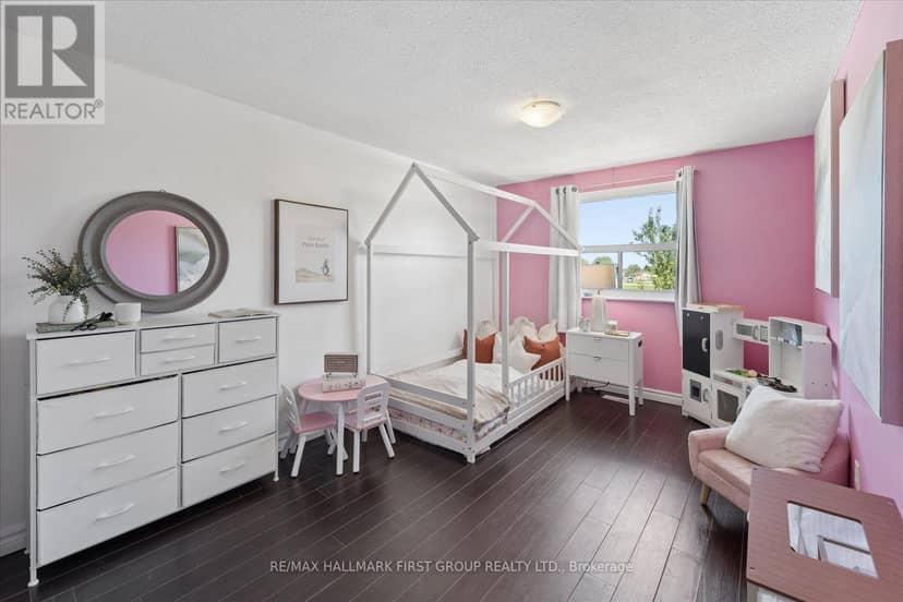 1179 Oxford Street — photo 15 of 31