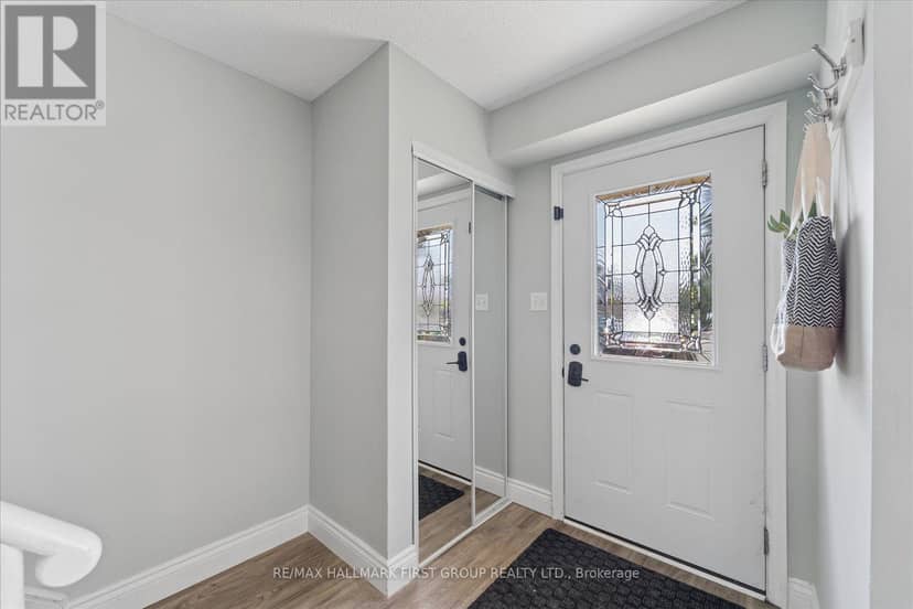1179 Oxford Street — photo 3 of 31