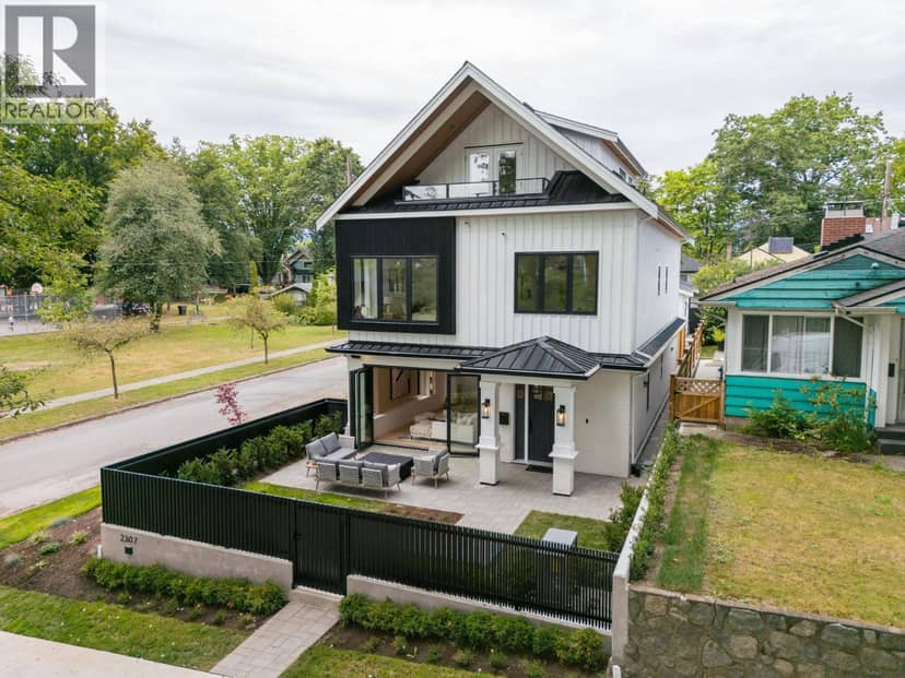 2307 E 3RD AVENUE, Vancouver, photo 2