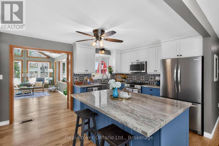 16 Mundy Avenue — photo 11 of 32