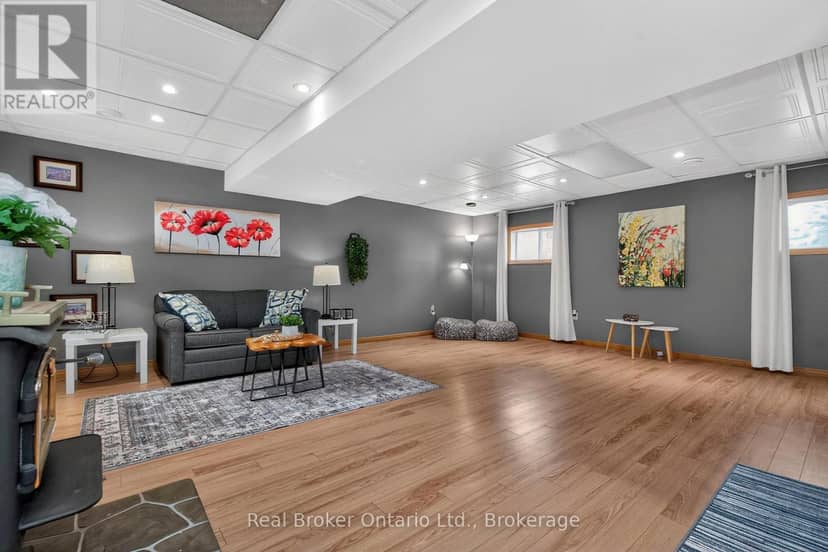16 Mundy Avenue — photo 20 of 32