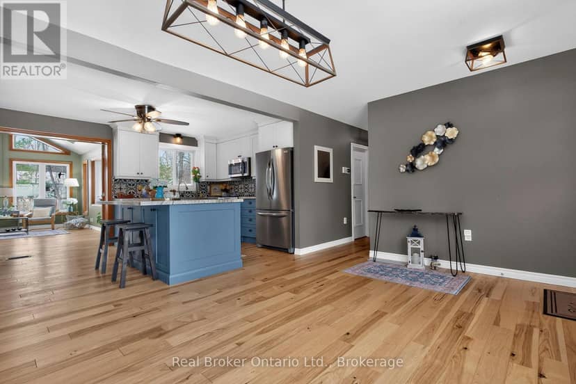 16 Mundy Avenue — photo 9 of 32