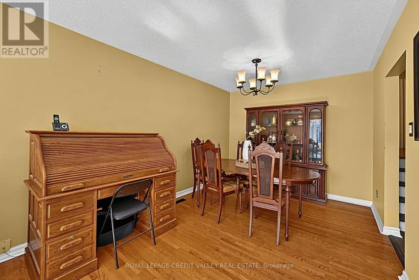 16 Lockton Crescent — photo 15 of 40
